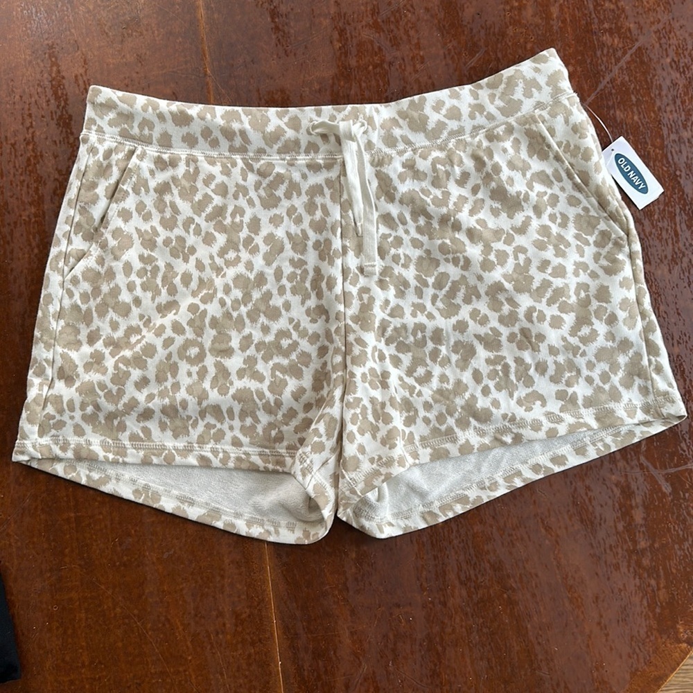 NWT Old Navy Drawstring Leopard Spots Shorts Size Large